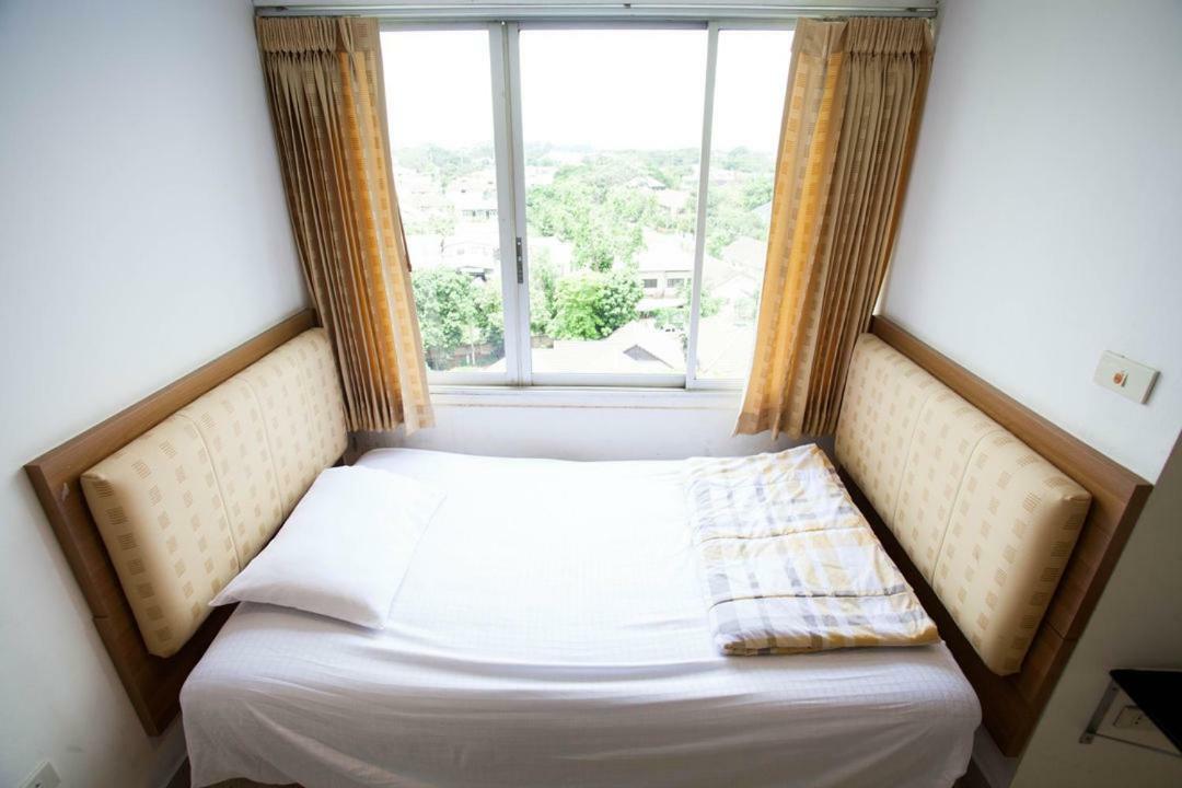 Galare Thong Tower Aparthotel Chiang Mai Exteriör bild